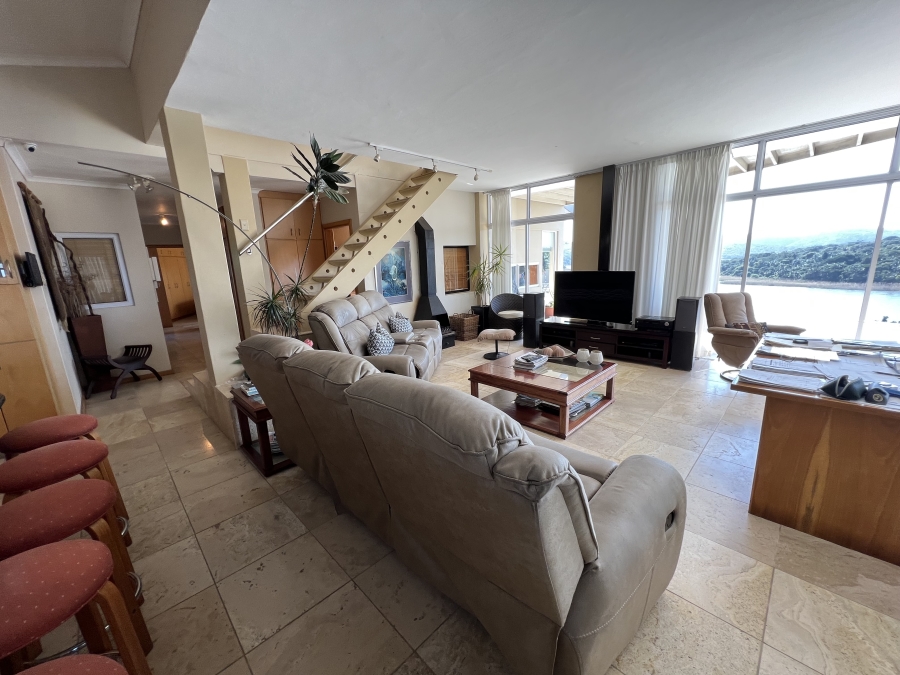 6 Bedroom Property for Sale in Bonza Bay Eastern Cape